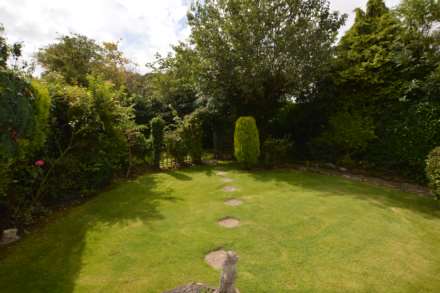 Lawns Avenue, Raby Mere, Image 2