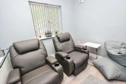 Dibbinsdale Road, Bromborough, Image 11