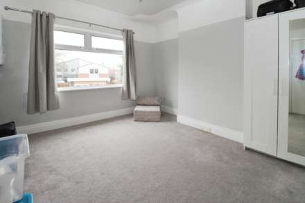 Queensbury Avenue, Bromborough, Image 15