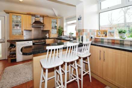 Queensbury Avenue, Bromborough, Image 9
