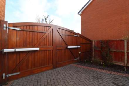 Gorsefield Close, Bromborough, Image 17