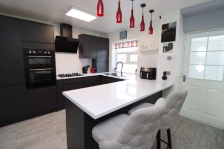 Parkwood Close, Bromborough, Image 2