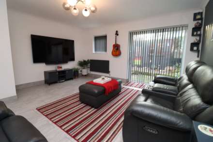 Parkwood Close, Bromborough, Image 3