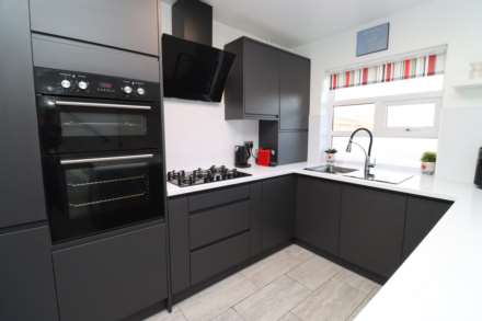 Parkwood Close, Bromborough, Image 6