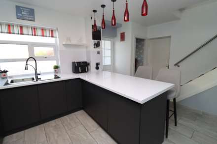 Parkwood Close, Bromborough, Image 7