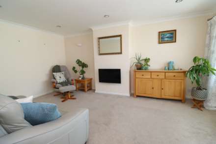 Sunningdale Drive, Bromborough, Image 4