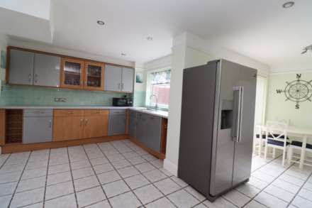 Dearnford Avenue, Bromborough, Image 2