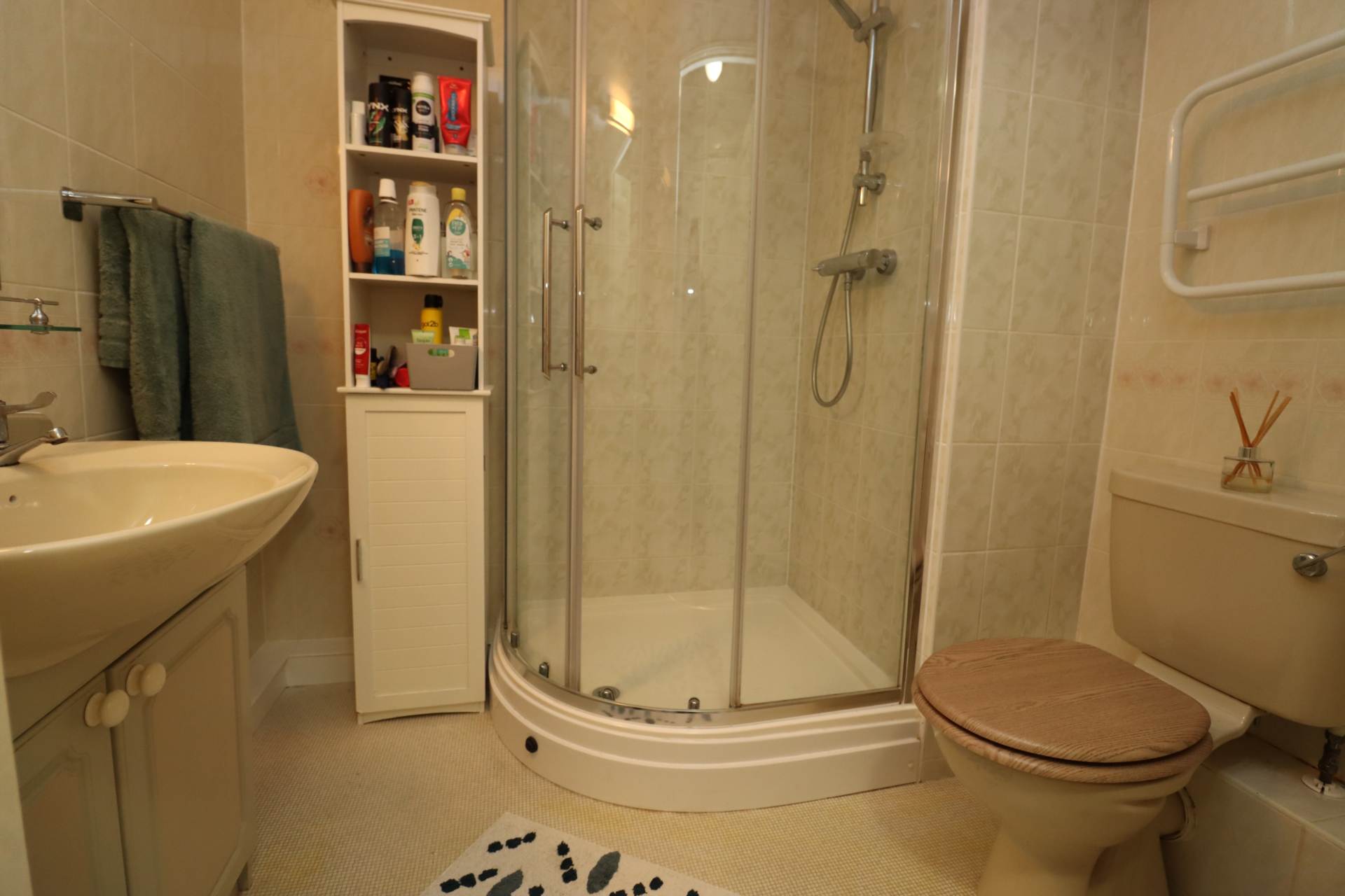 Greenways Court, Bromborough, Image 10