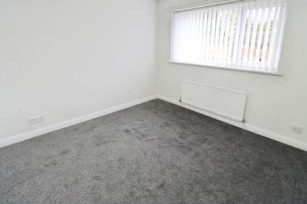 Baildon Green, Little Sutton, Image 14