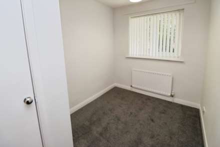 Baildon Green, Little Sutton, Image 16