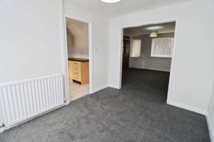 Baildon Green, Little Sutton, Image 7