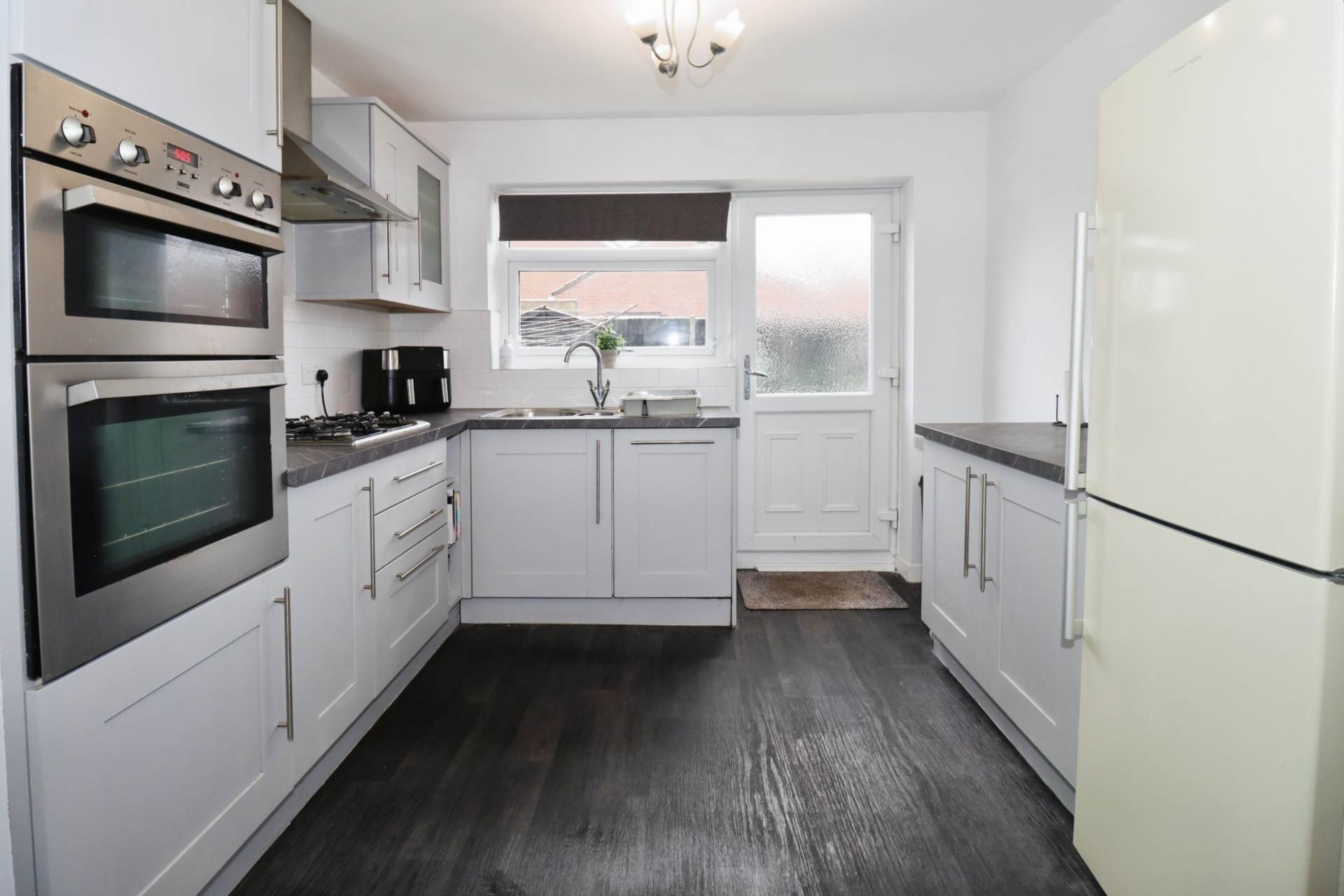 Burdett Avenue, Spital, Image 12