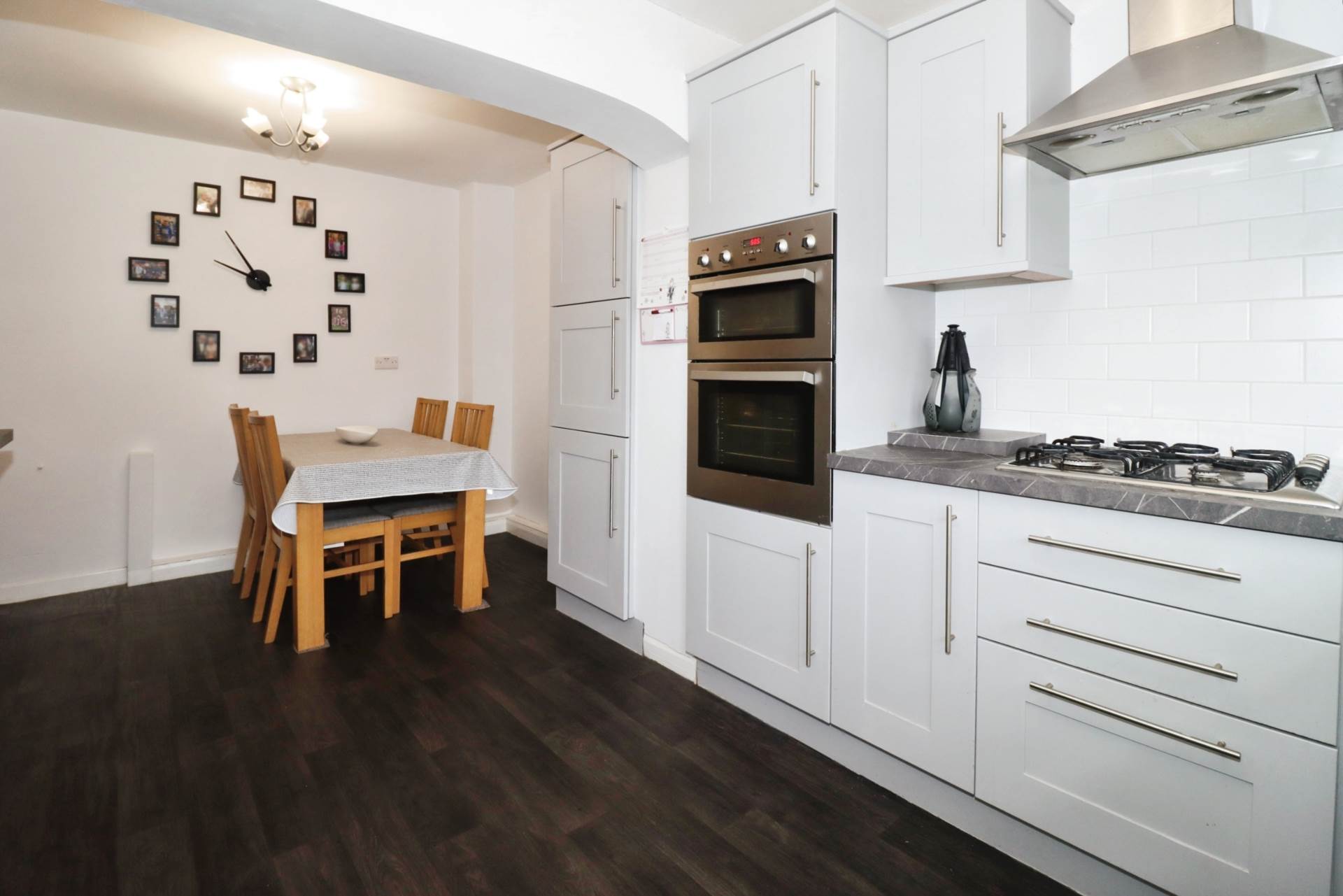Burdett Avenue, Spital, Image 13