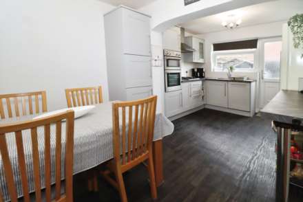 Burdett Avenue, Spital, Image 11