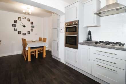 Burdett Avenue, Spital, Image 13