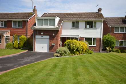 Blakeley Road, Raby Mere