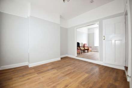 Oakleigh Grove, Wirral, Image 6