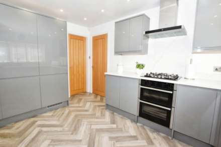 Dibbinview Grove, Spital, Image 16