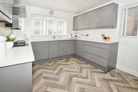 Dibbinview Grove, Spital, Image 17