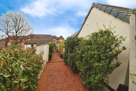 Village Road, Higher Bebington, Image 24