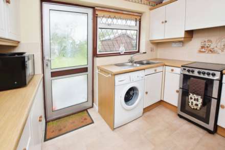 Henley Close, Spital, Image 10