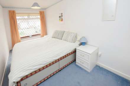 Henley Close, Spital, Image 16