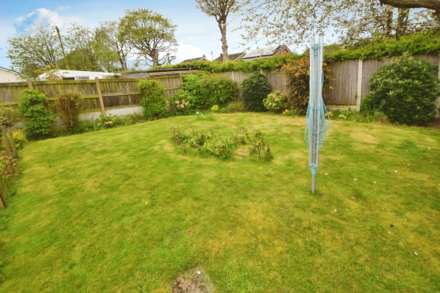 Henley Close, Spital, Image 22