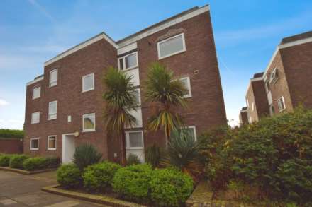 2 Bedroom Flat, Lancelyn Court, Spital