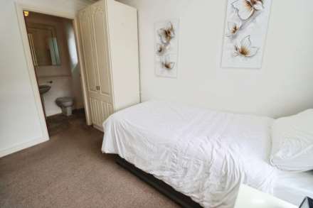 Glendale Grove, Spital, Image 12