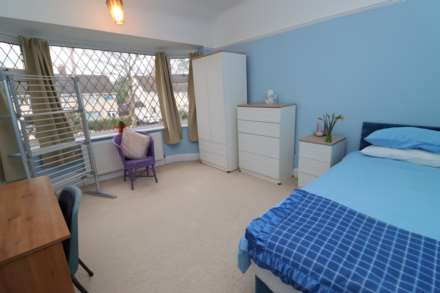 Raeburn Avenue, Bromborough, Image 4