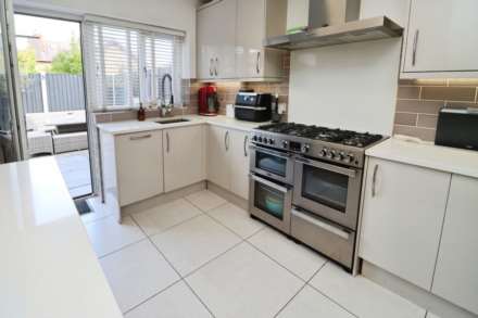 Erfurt Avenue, Bebington, Image 4