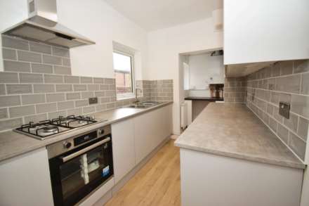 Oakleigh Grove, Bebington, Image 4