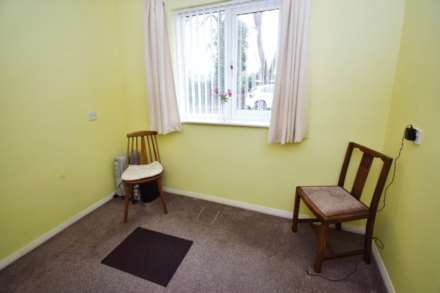 Heathcote Gardens, Bebington, Image 13