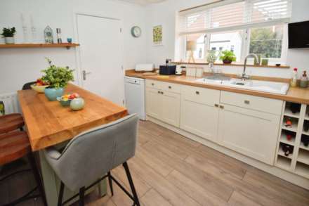 Cheltenham Crescent, Moreton, Image 11