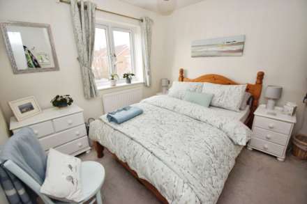 Cheltenham Crescent, Moreton, Image 19