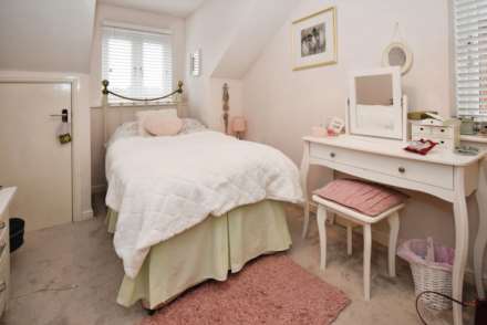 Cheltenham Crescent, Moreton, Image 20