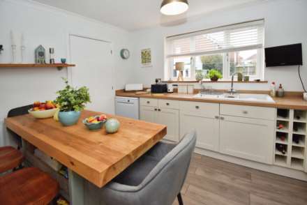 Cheltenham Crescent, Moreton, Image 3