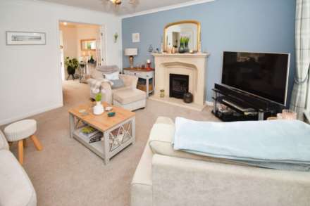 Cheltenham Crescent, Moreton, Image 5