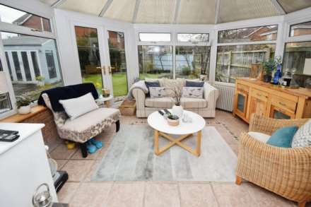 Cheltenham Crescent, Moreton, Image 9