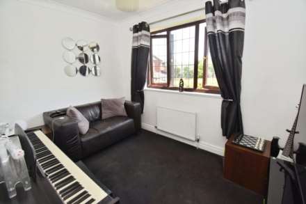 Poulton Green Close, Spital, Image 13