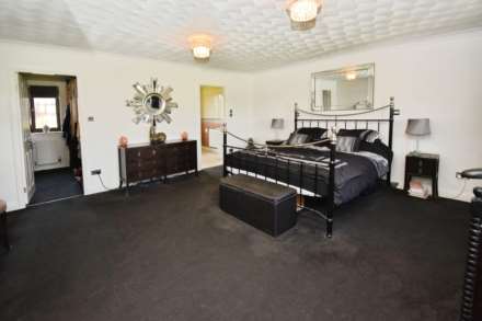 Poulton Green Close, Spital, Image 25