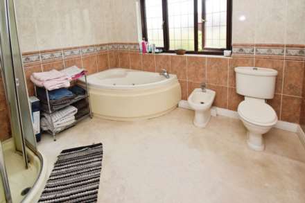 Poulton Green Close, Spital, Image 9