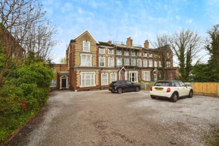 2 Bedroom Flat, Old Chester Road, Bebington Border