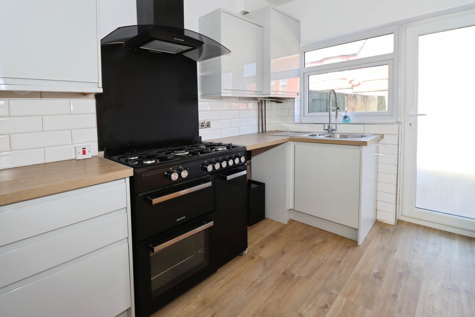 Quarry Road East, Wirral, Image 9