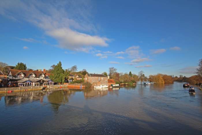 South Oxfordshire Residents Asses Flood Damage