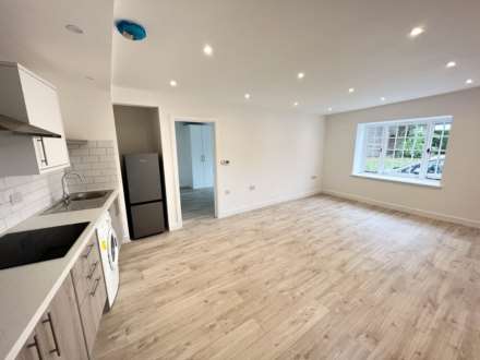 The Green South, Warborough, Image 2