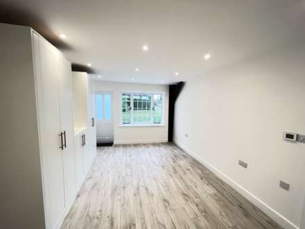 The Green South, Warborough, Image 6