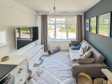 Court Drive, Shillingford, Image 11