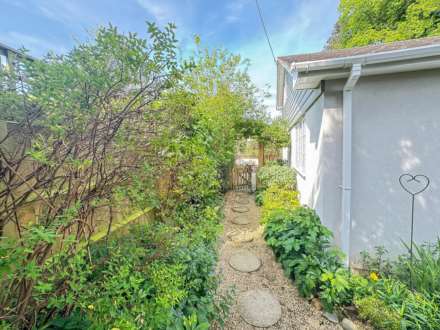 Court Drive, Shillingford, Image 23