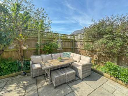 Court Drive, Shillingford, Image 27